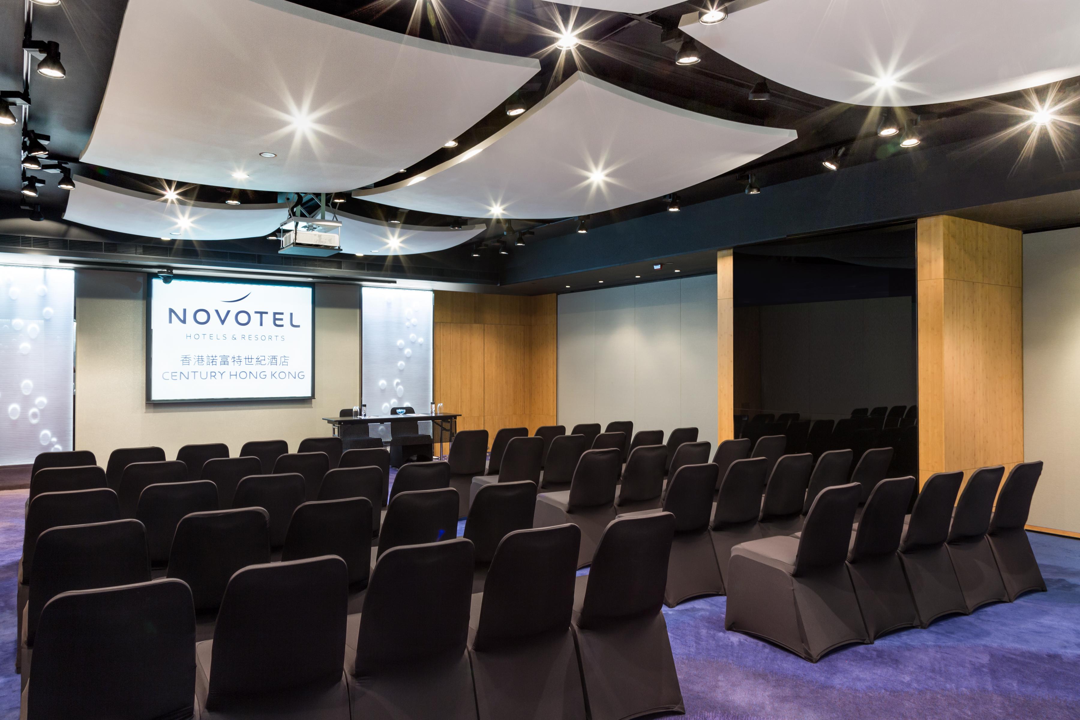Novotel Century Отель