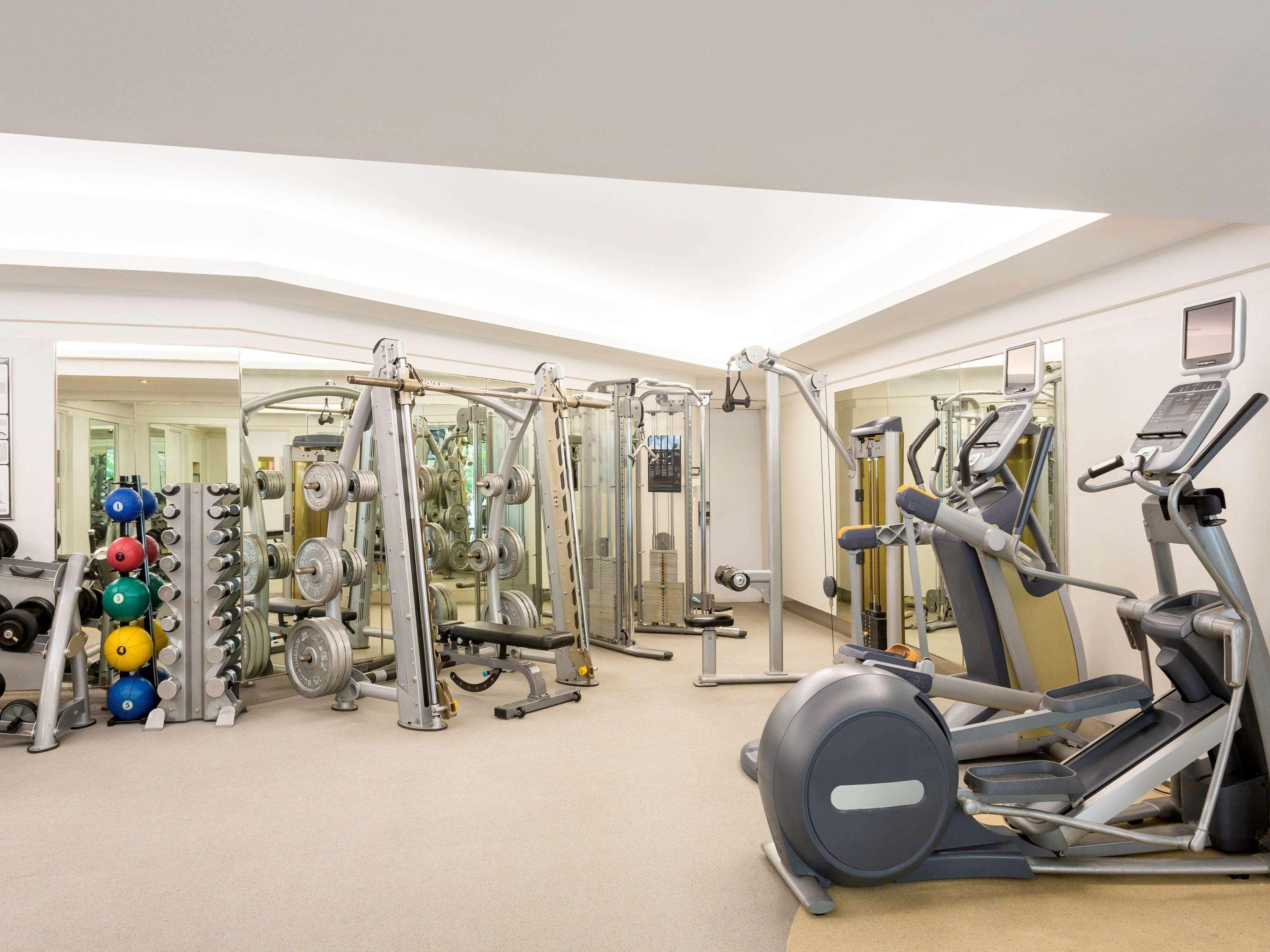 Отель Novotel Century