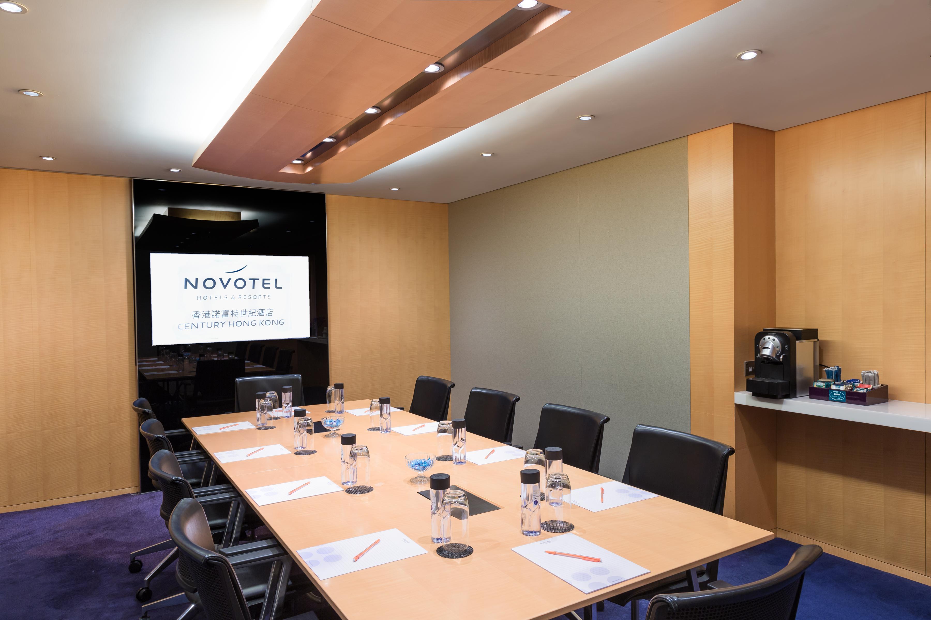 Novotel Century Отель