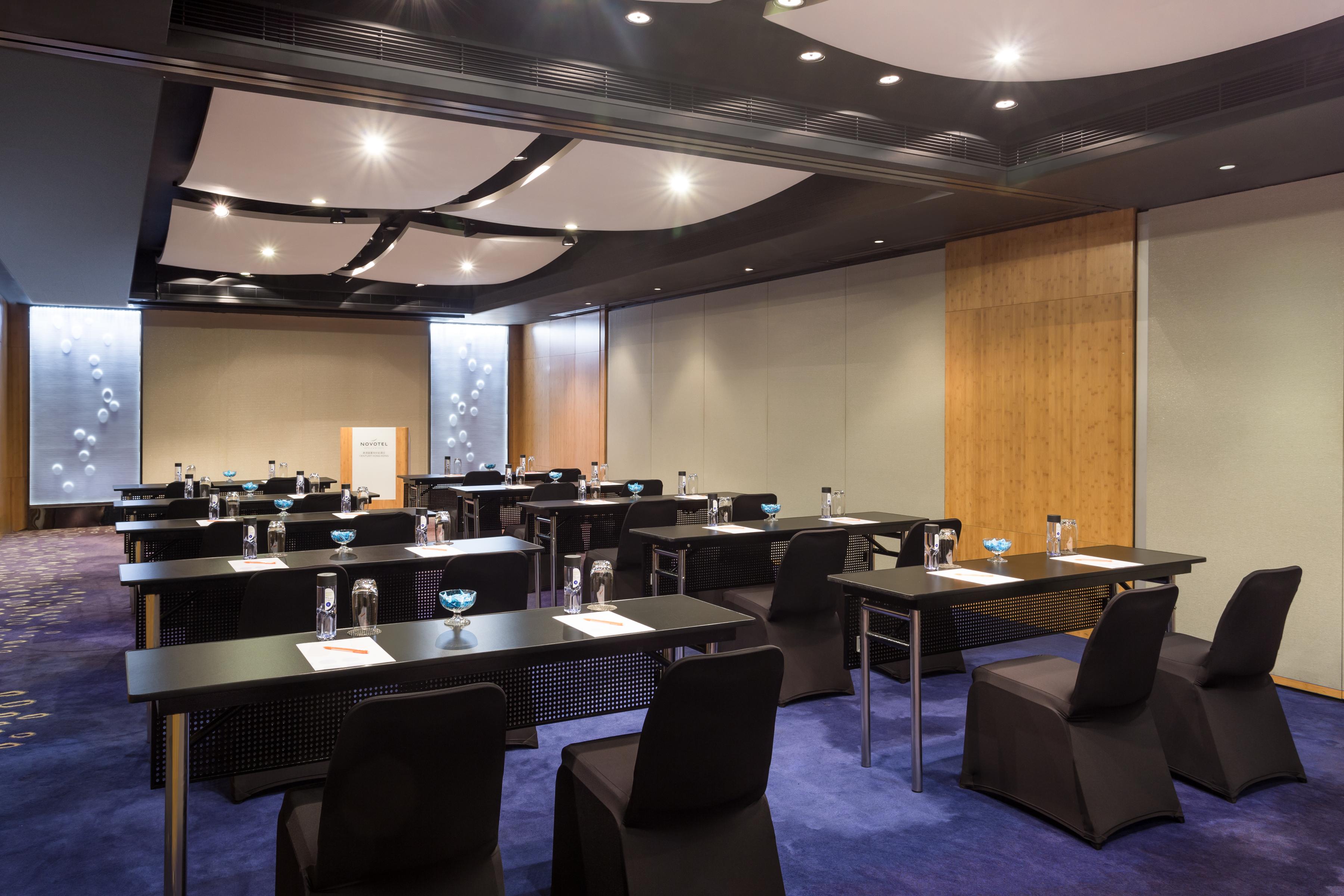 Отель Novotel Century 4*