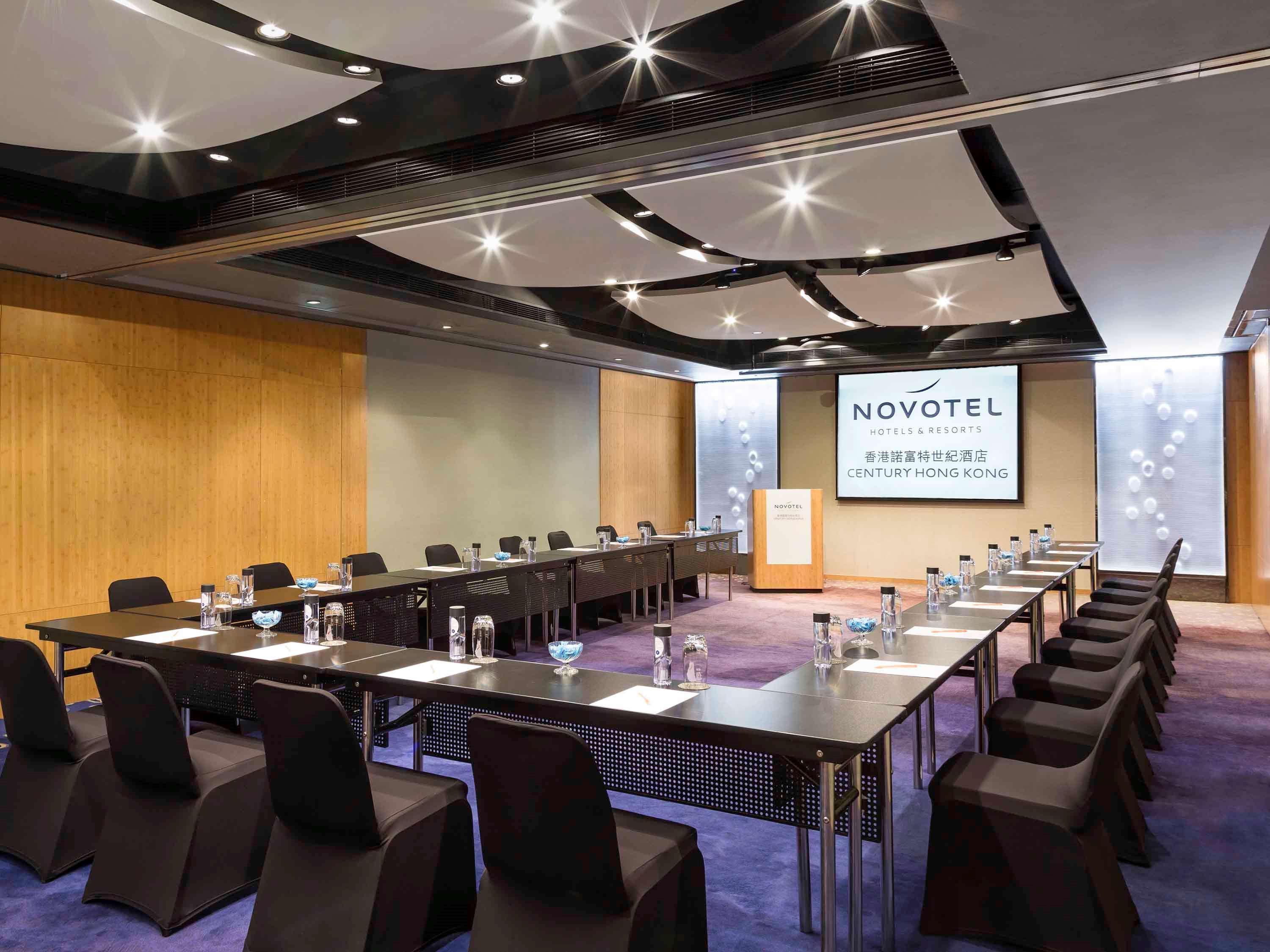 Отель Novotel Century