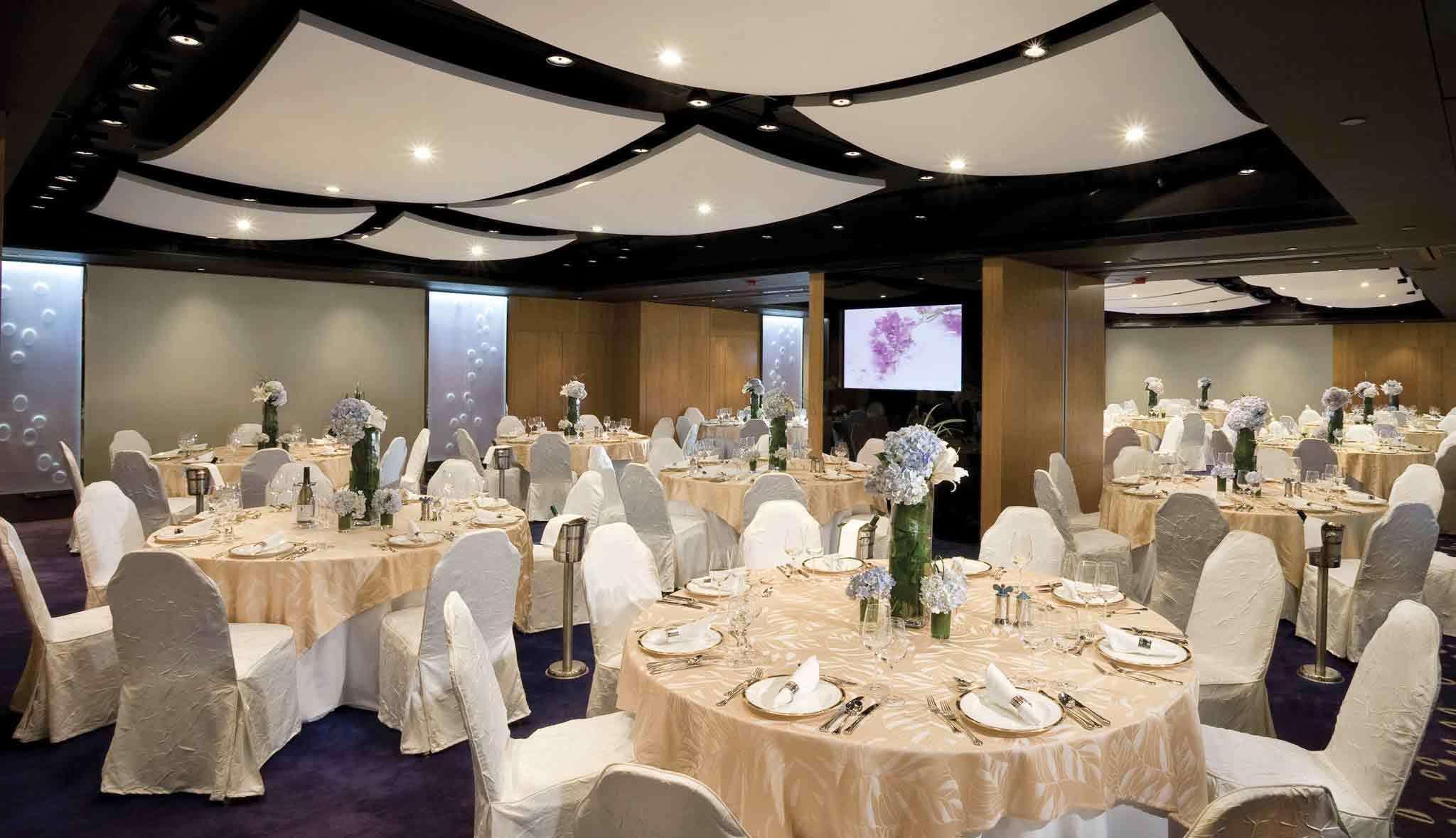 Отель Novotel Century 4*
