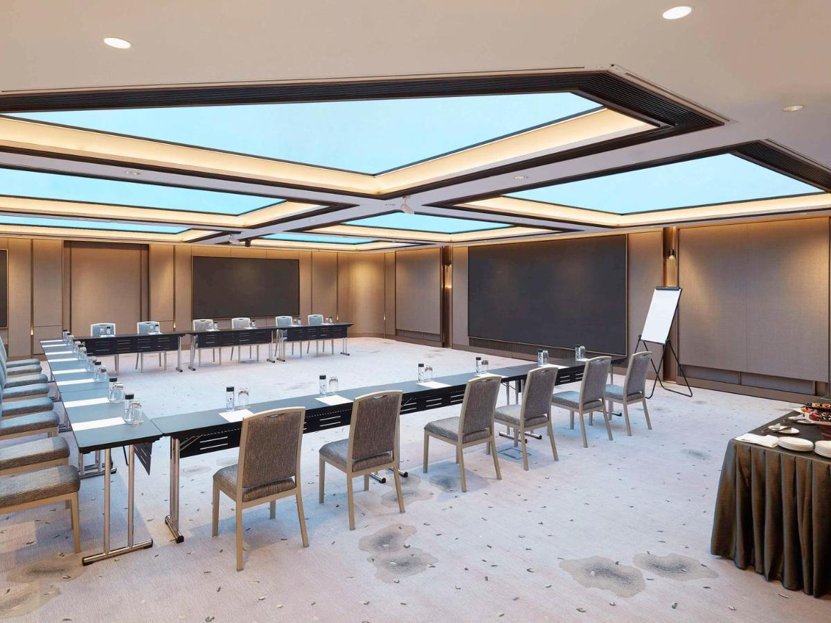 Отель Novotel Century 4*