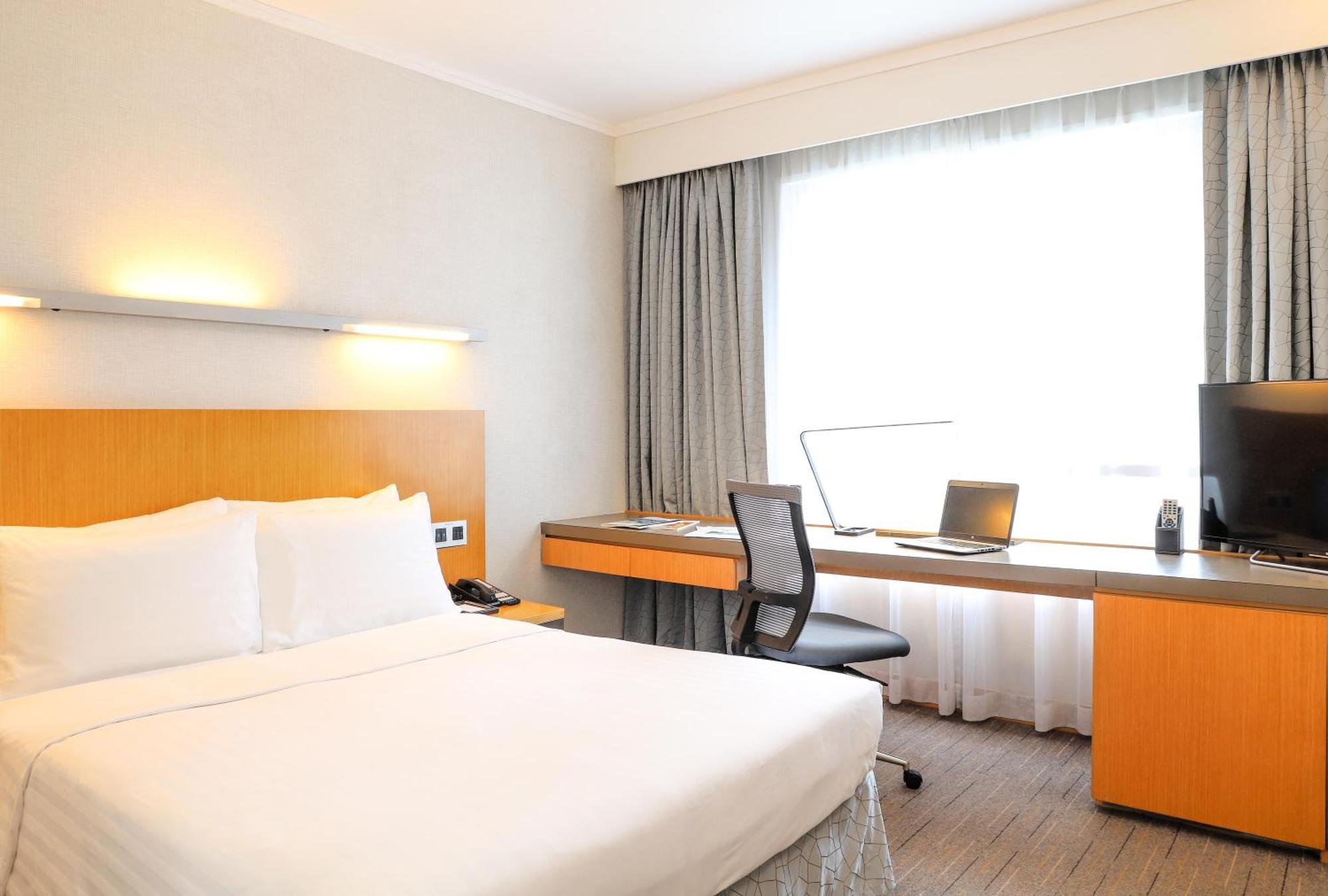 Novotel Century 4*